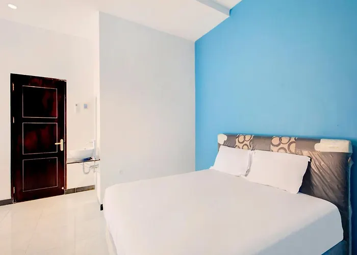 Oyo Life 3987 Kost Aditya Surabaya